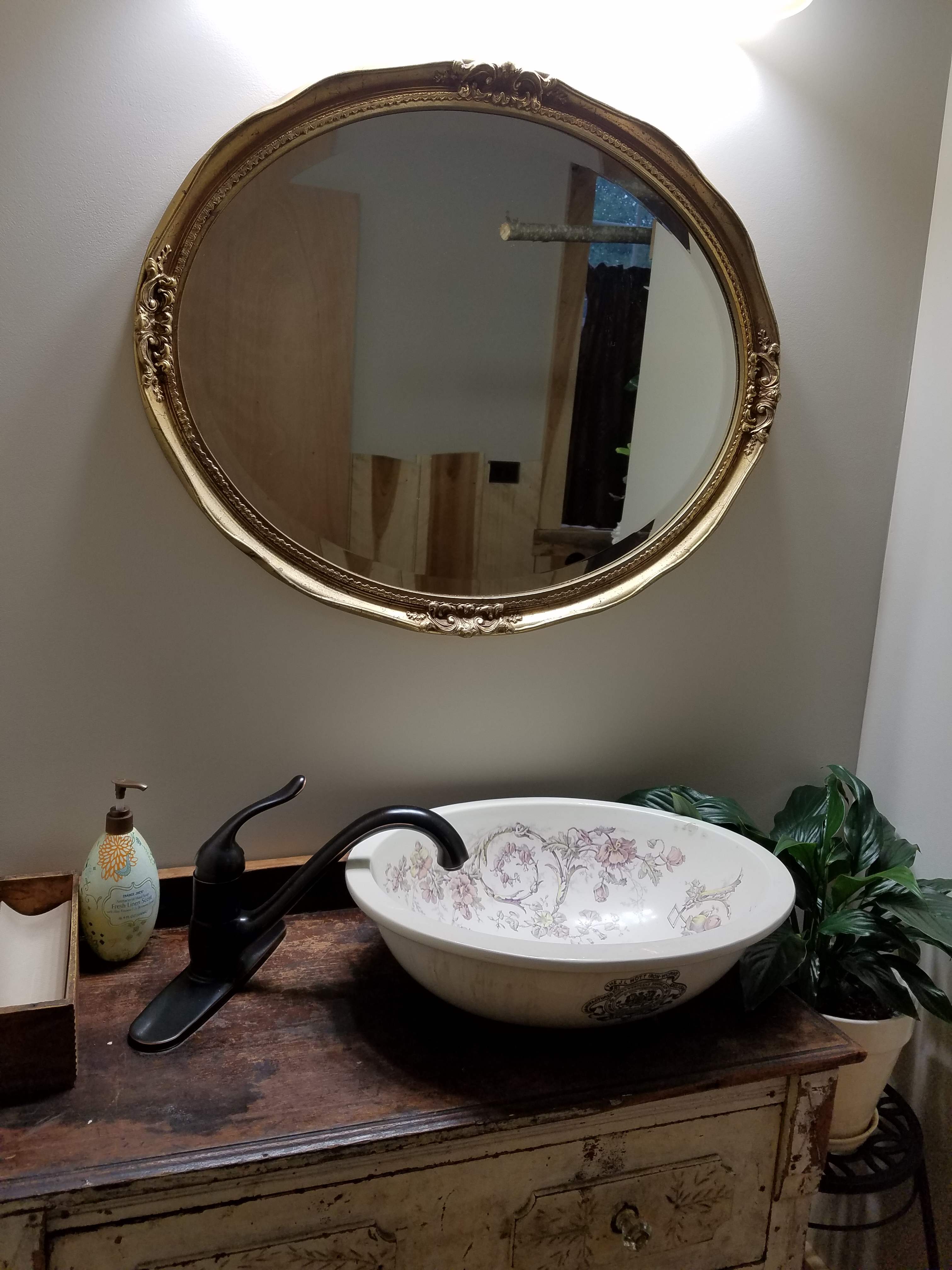 WPG Photo Antique English sink in the White Pine Grove Bride's Room