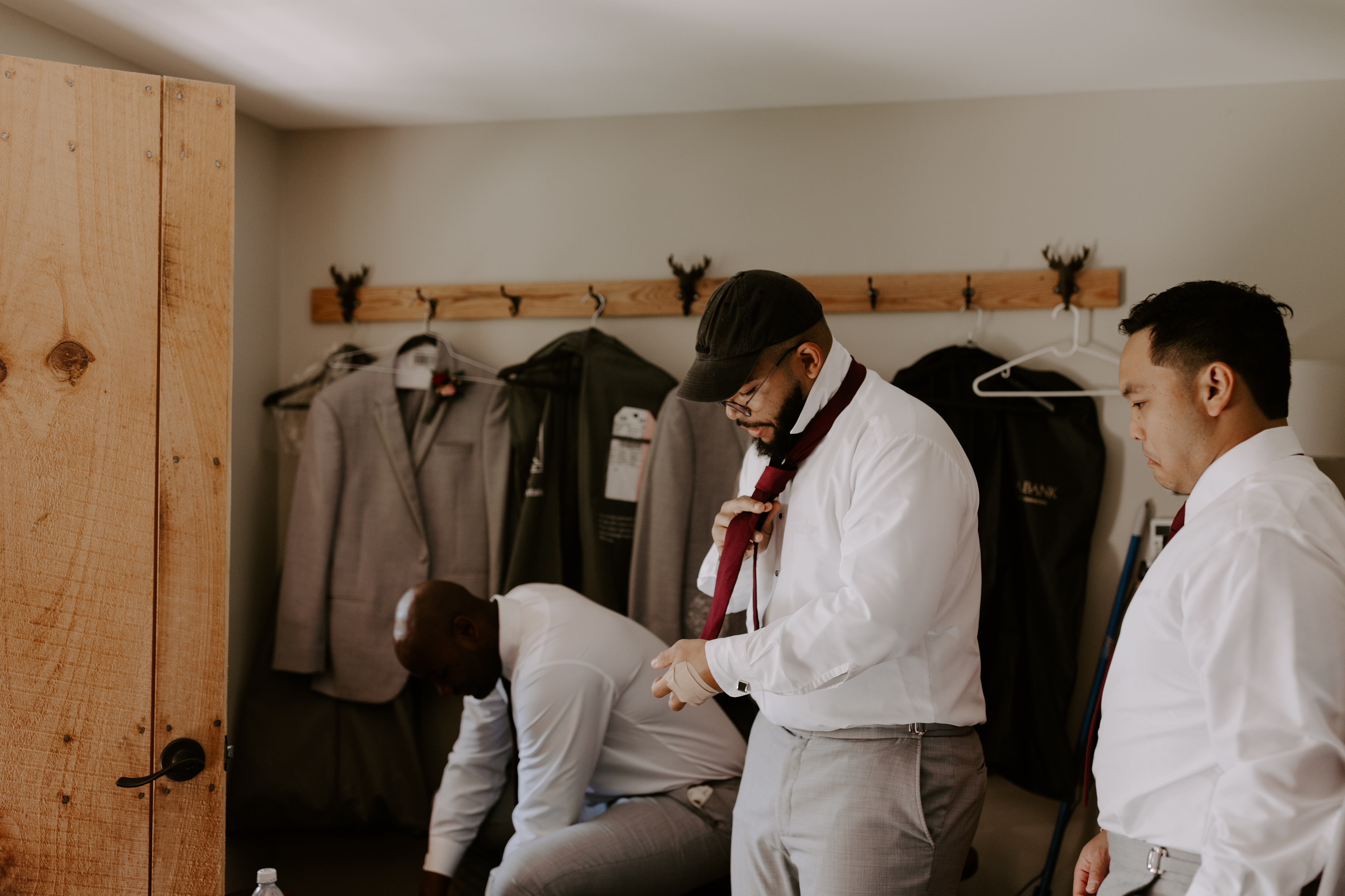 Aileen-Elizabeth-Photography-Grooms-Cabin-Getting-Ready White Pine Grove